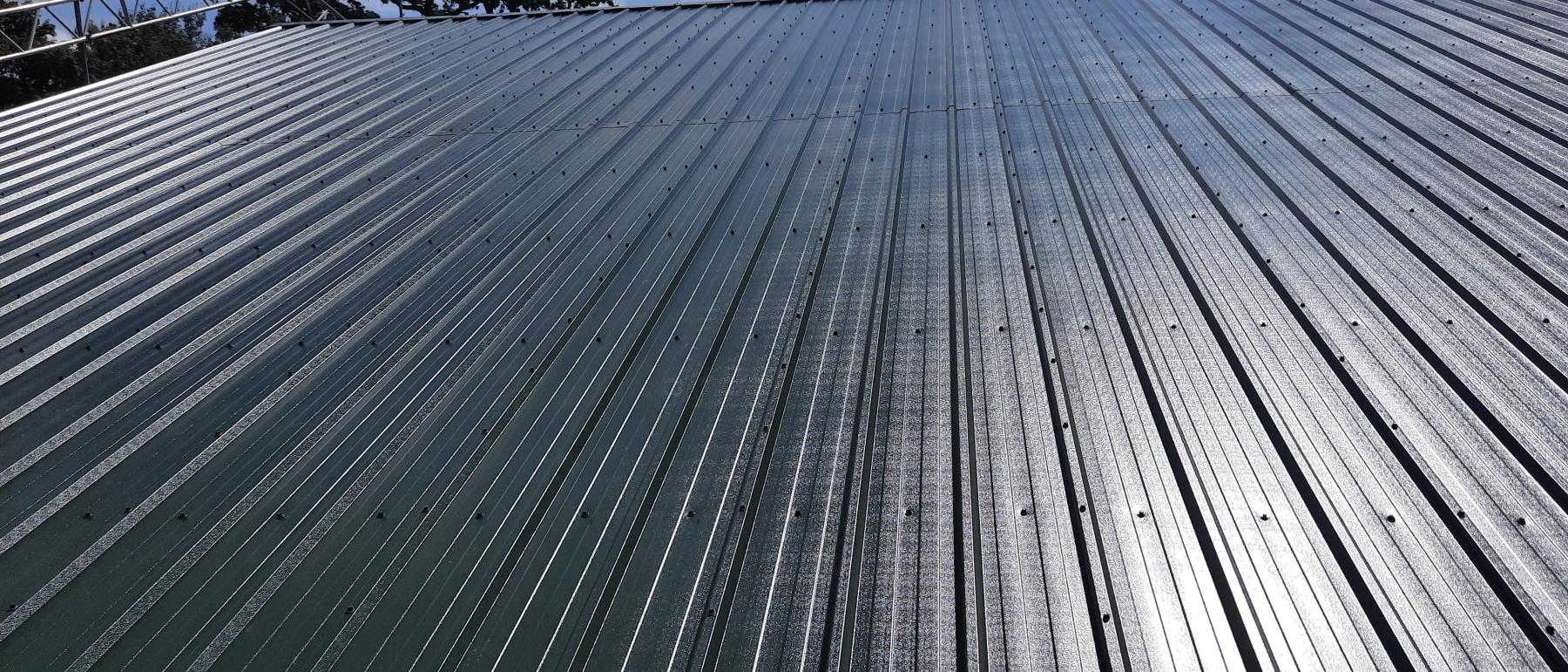 Construction of a steel roof