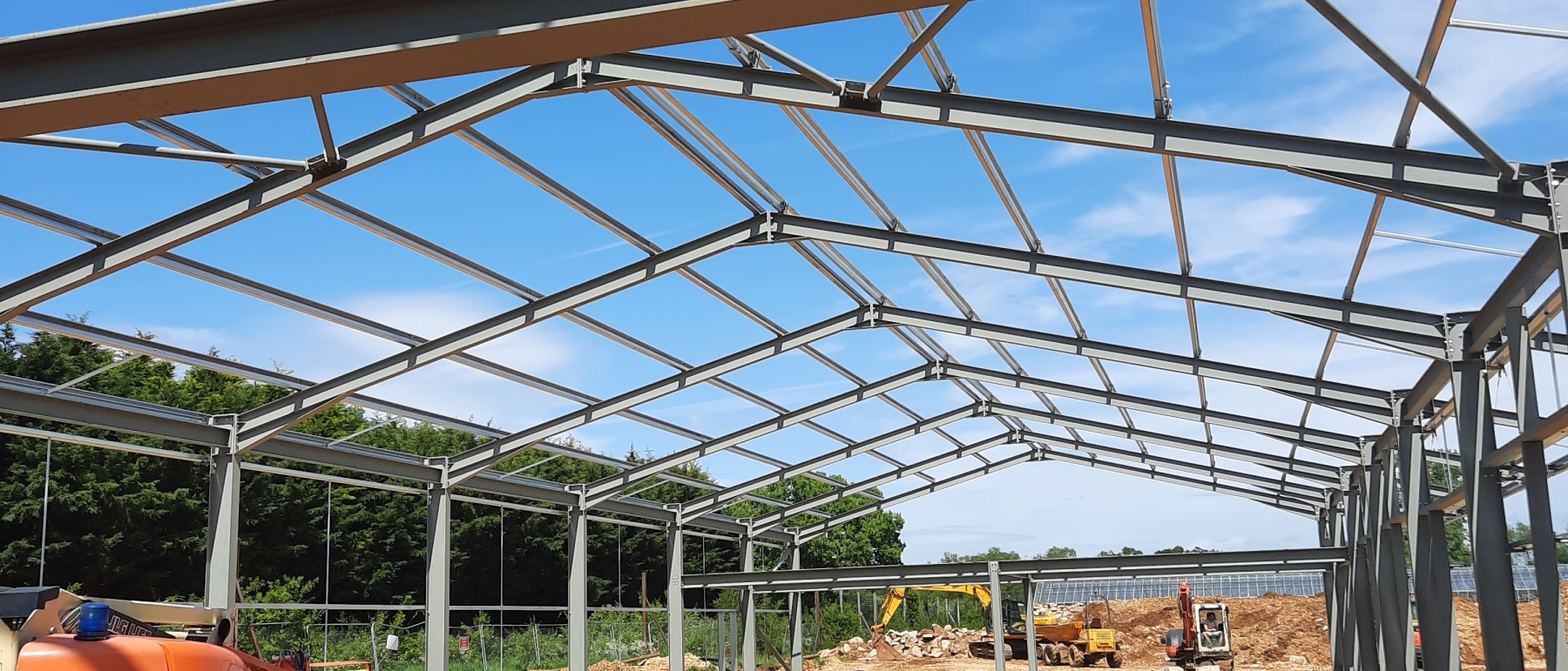 Agricultural steel frame construction for outbuilding